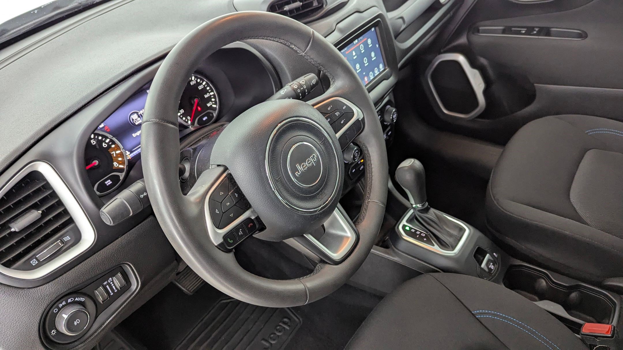 Used 2021 Jeep Renegade Latitude image 4