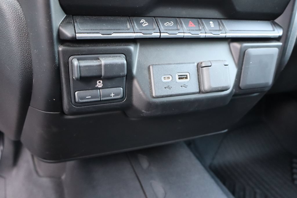 Used 2023 Chevrolet Silverado 3500 LT AWD/4WD image 10