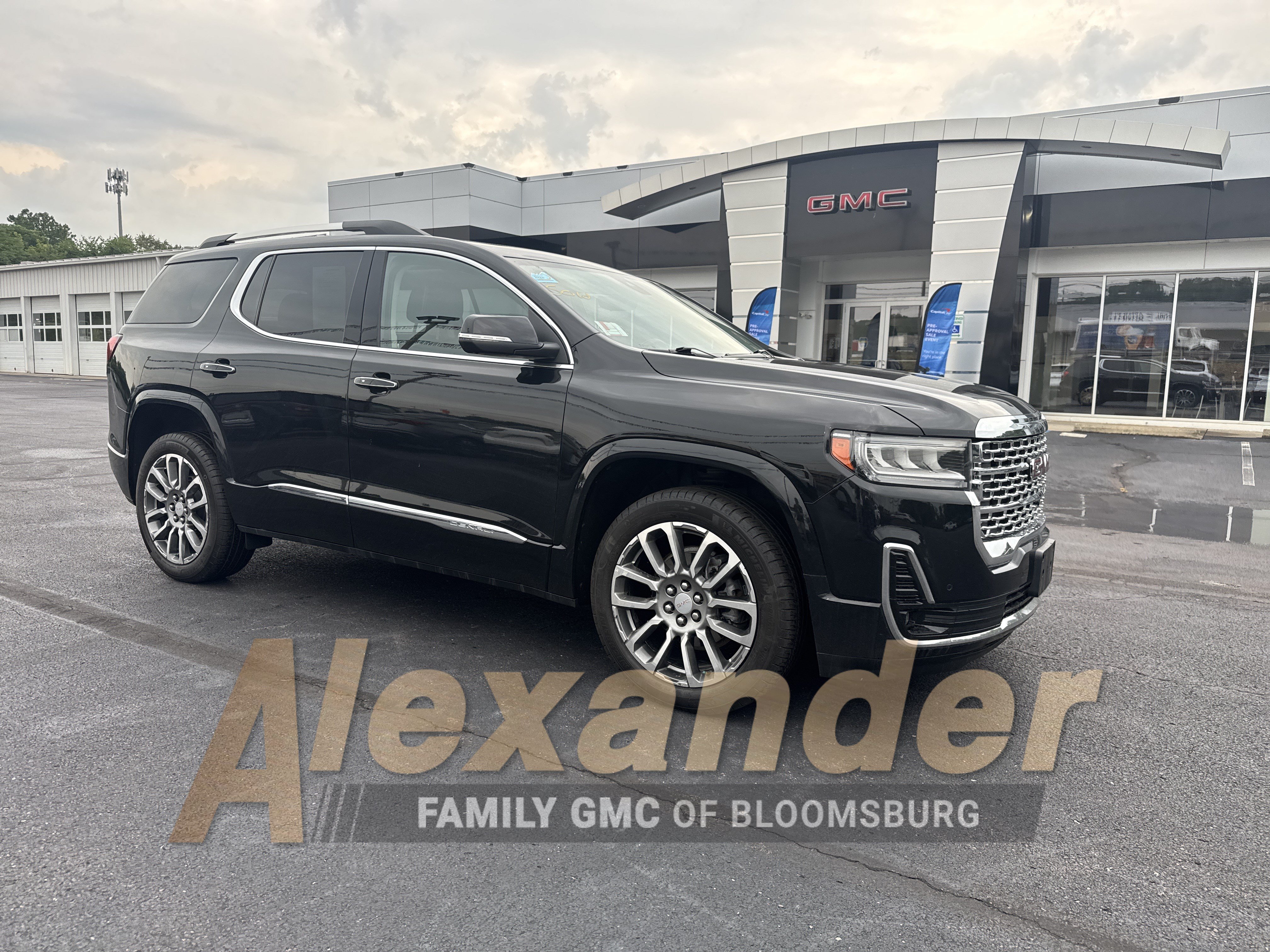 Used 2023 GMC Acadia Denali w/ Denali Ultimate Package AWD/4WD image 1