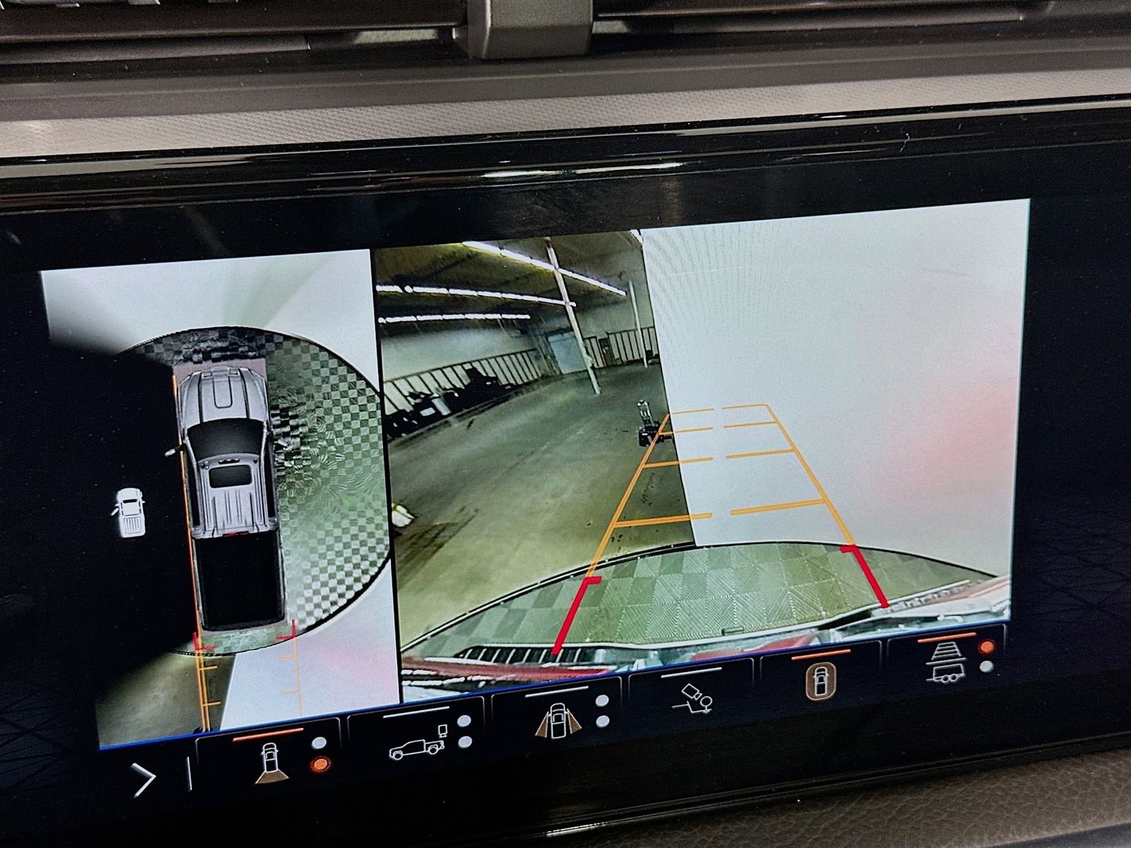 Used 2024 GMC Sierra 3500 Denali image 15