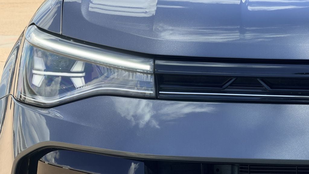 Used 2026 Volkswagen Taos SE FWD image 4