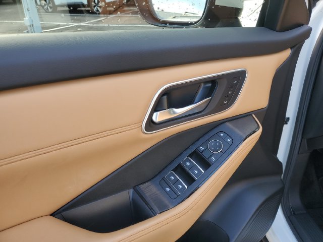 Certified 2023 Nissan Rogue Platinum w/ Platinum Premium Package FWD image 12