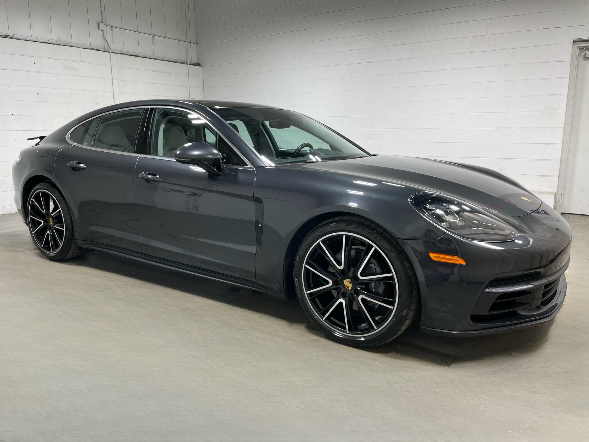 Used 2018 Porsche Panamera 4 w/ Premium Package AWD/4WD image 3
