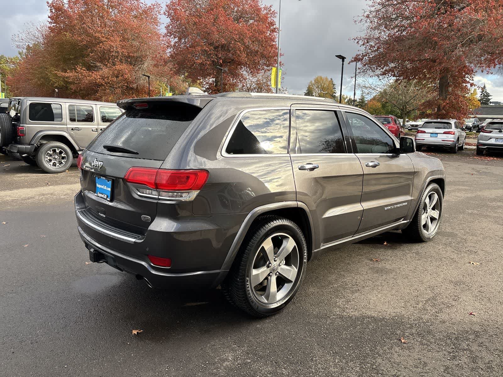 Used 2015 Jeep Grand Cherokee Overland w/ Advanced Technology Group AWD/4WD image 4