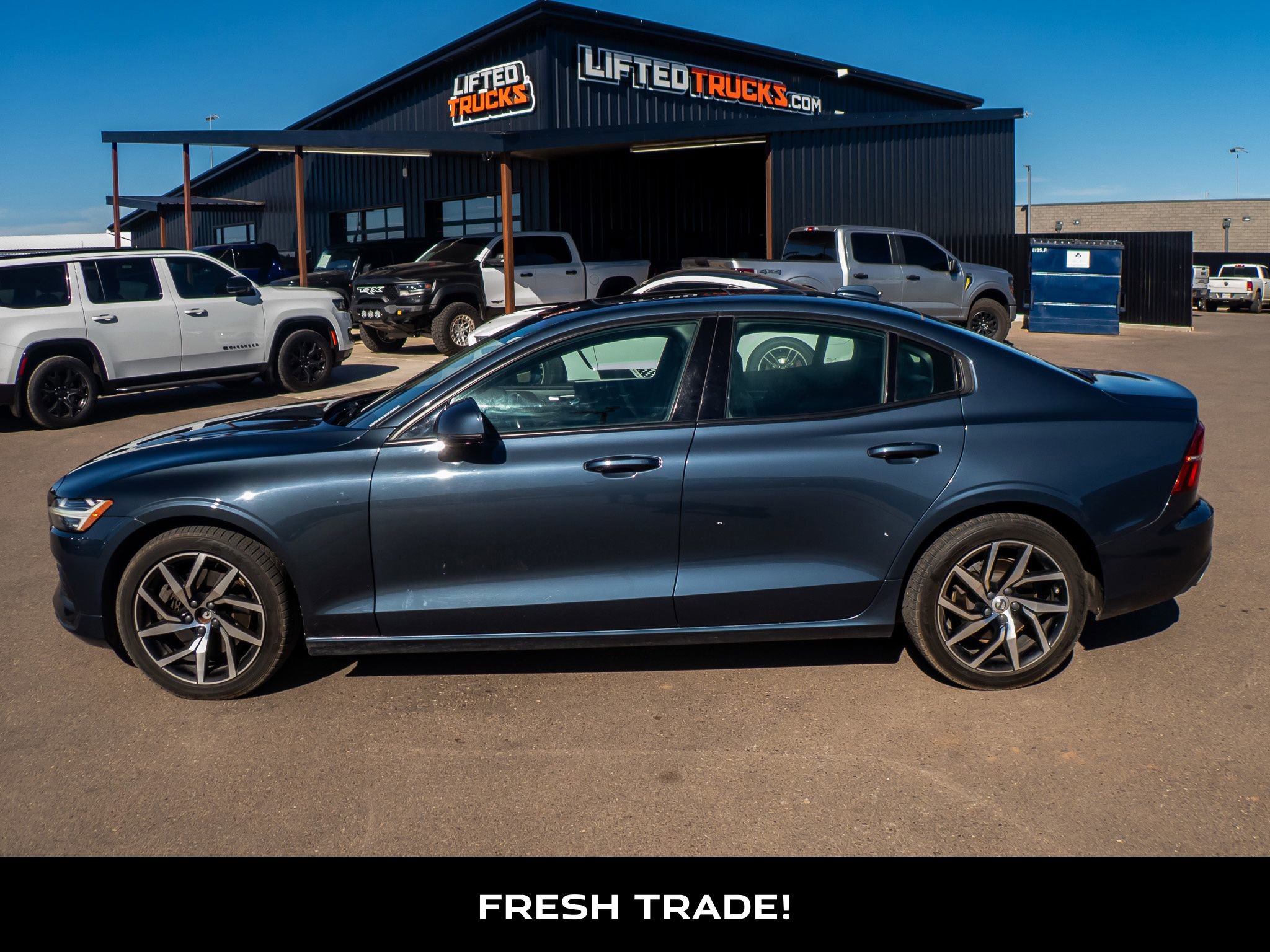 Used 2020 Volvo S60 T5 Momentum image 5