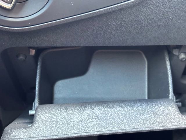 Used 2018 Volkswagen Tiguan SEL FWD image 35