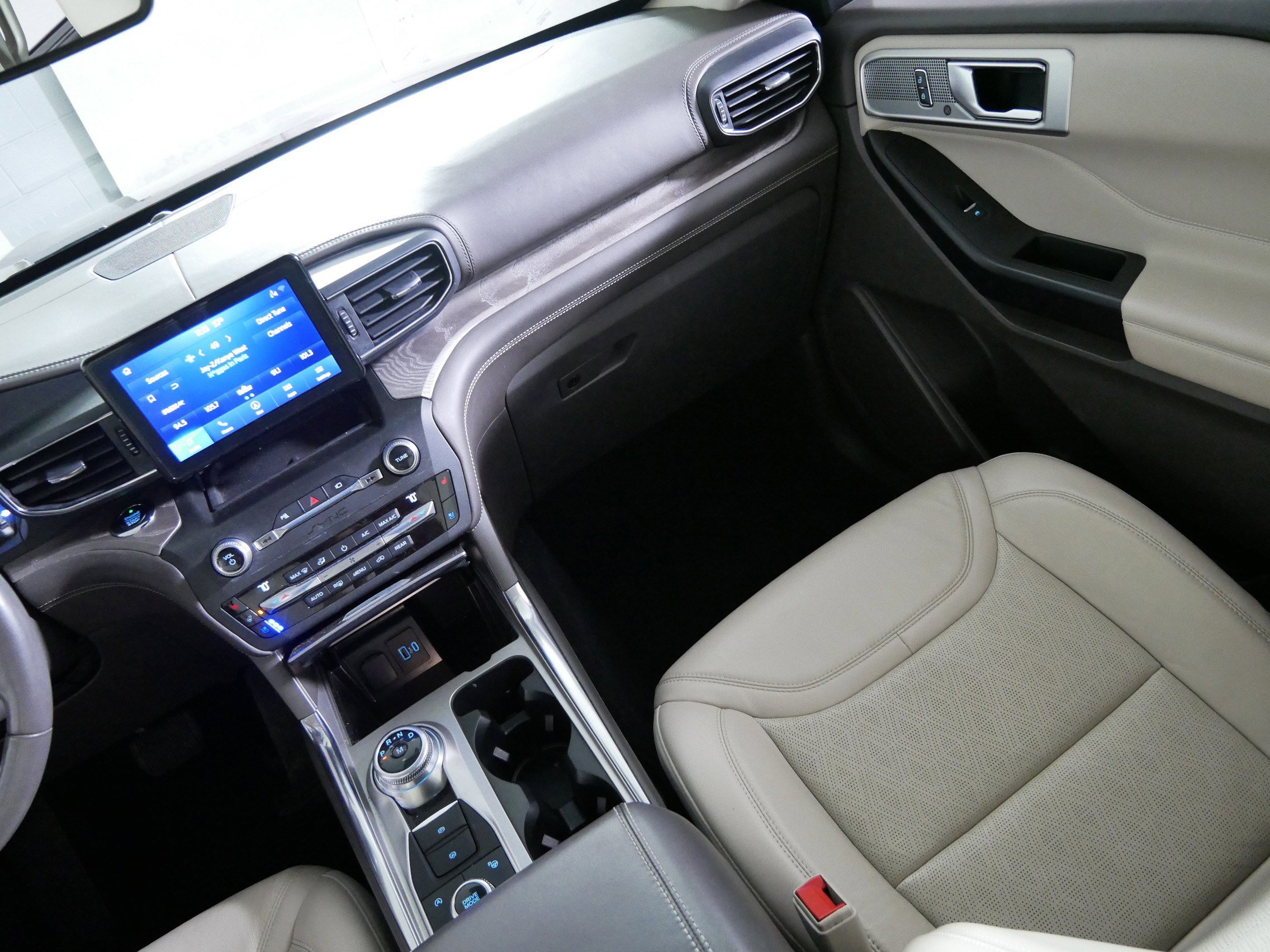 Used 2020 Ford Explorer Platinum AWD/4WD image 11