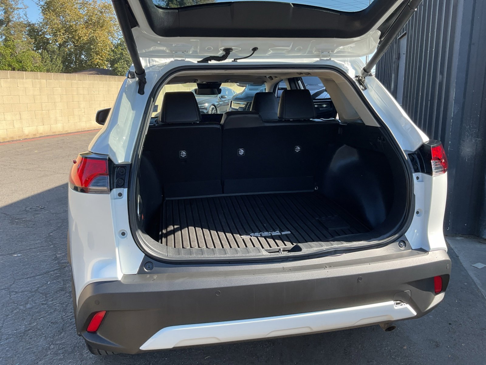 Used 2023 Toyota Corolla Cross XLE w/ Convenience Package image 20