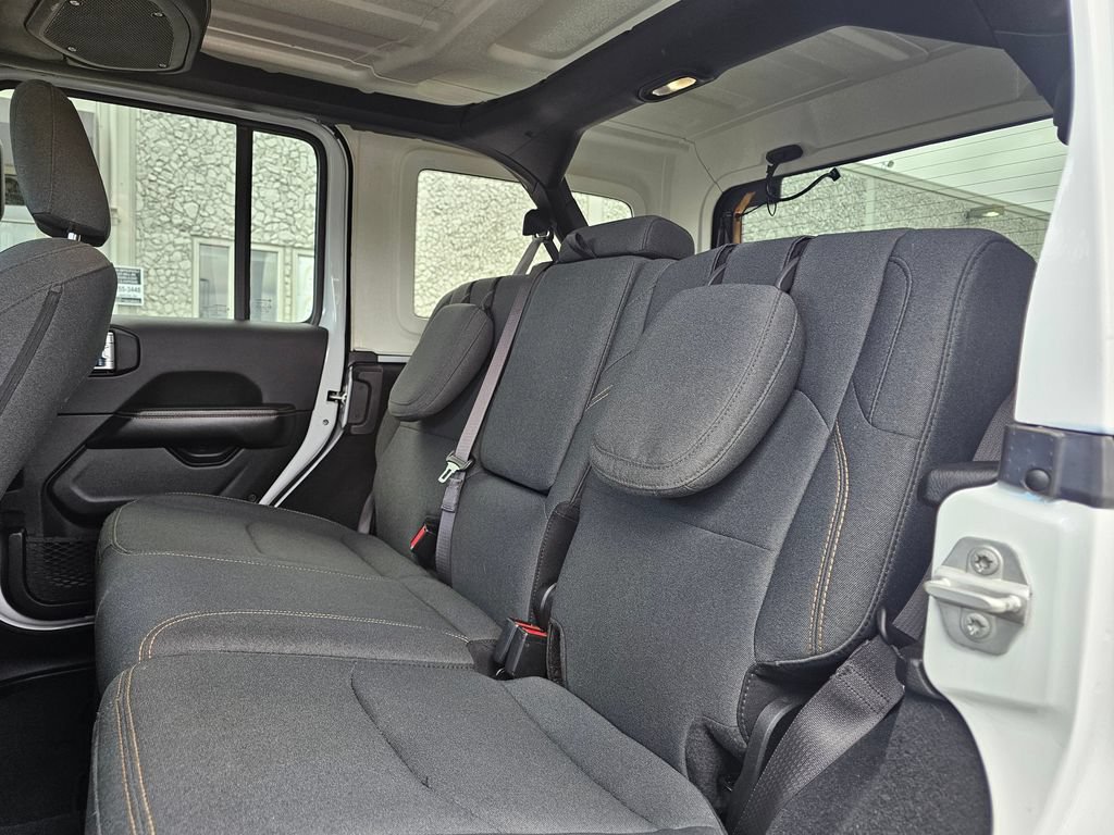 Used 2024 Jeep Wrangler Unlimited Sahara AWD/4WD image 14