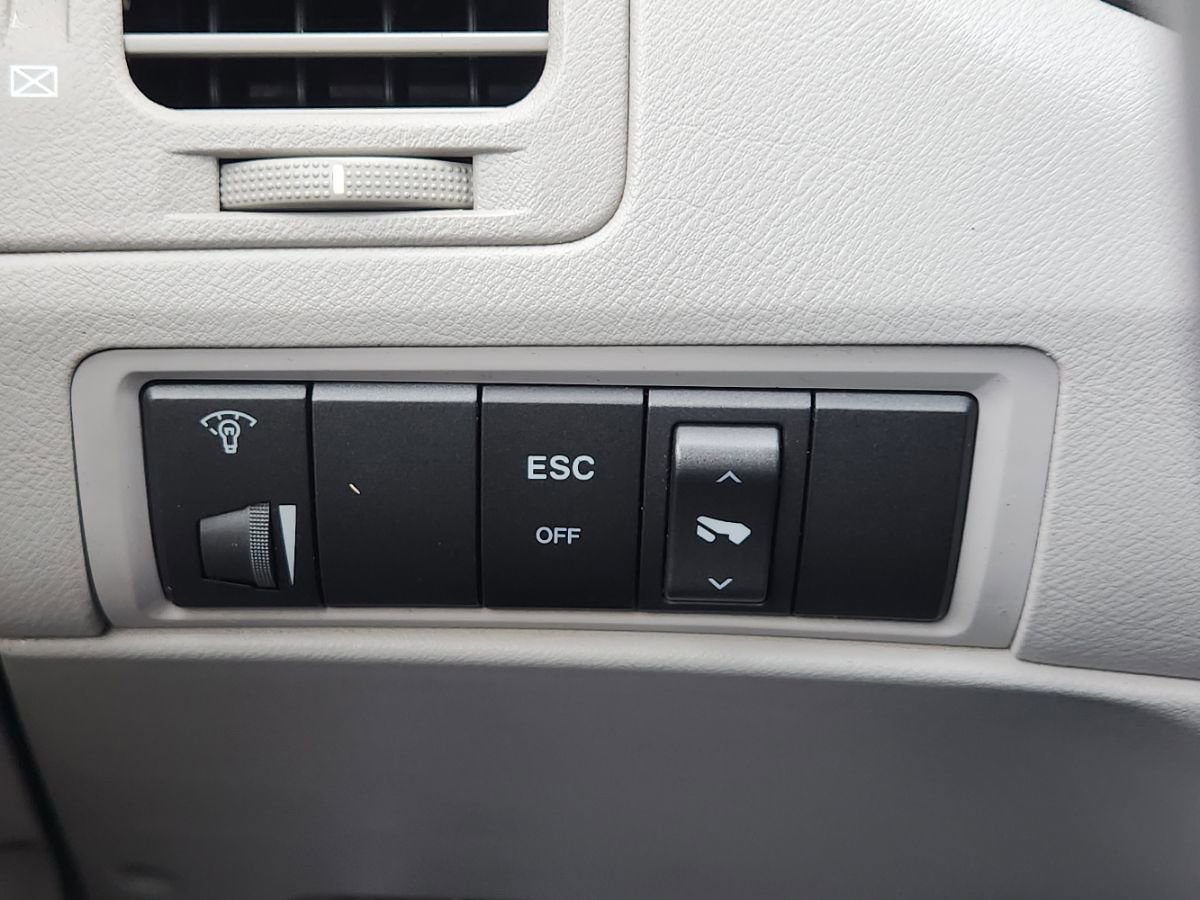 Used 2006 Hyundai Azera Limited image 19