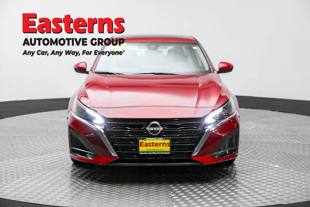 Used 2023 Nissan Altima 2.5 SV w/ SV Premium Package FWD image 2
