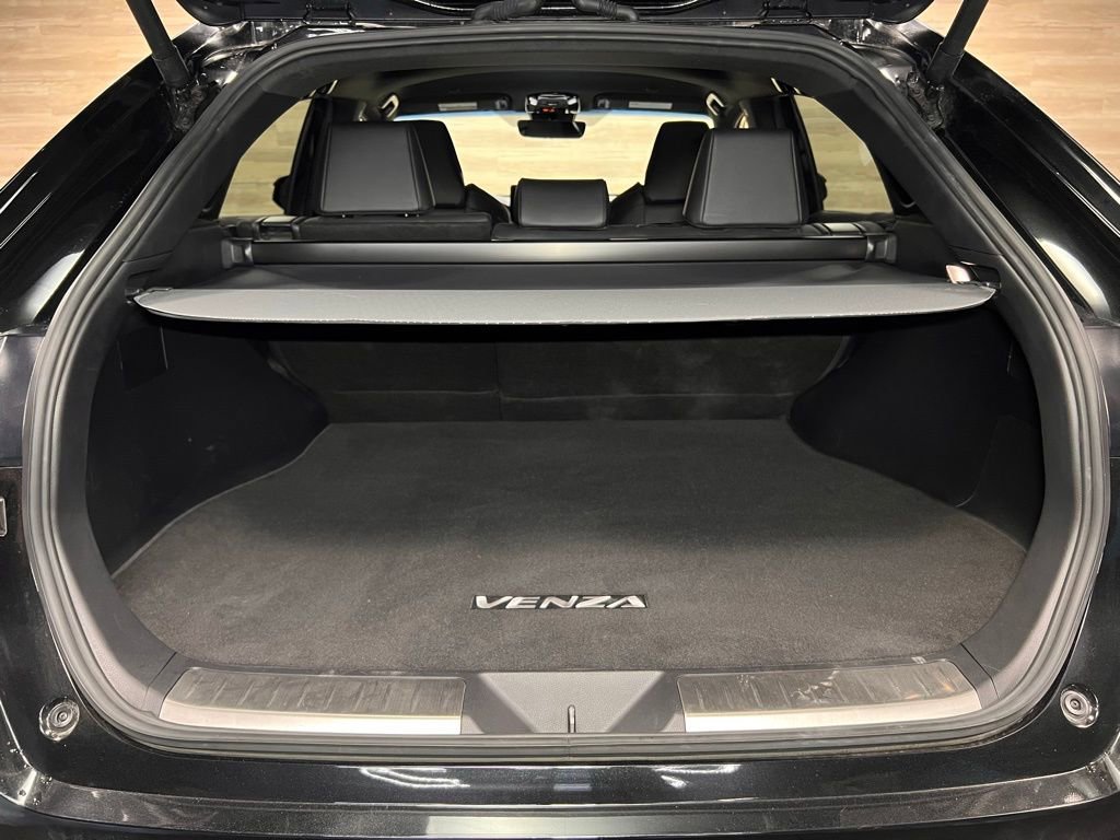 Used 2024 Toyota Venza XLE AWD/4WD image 11