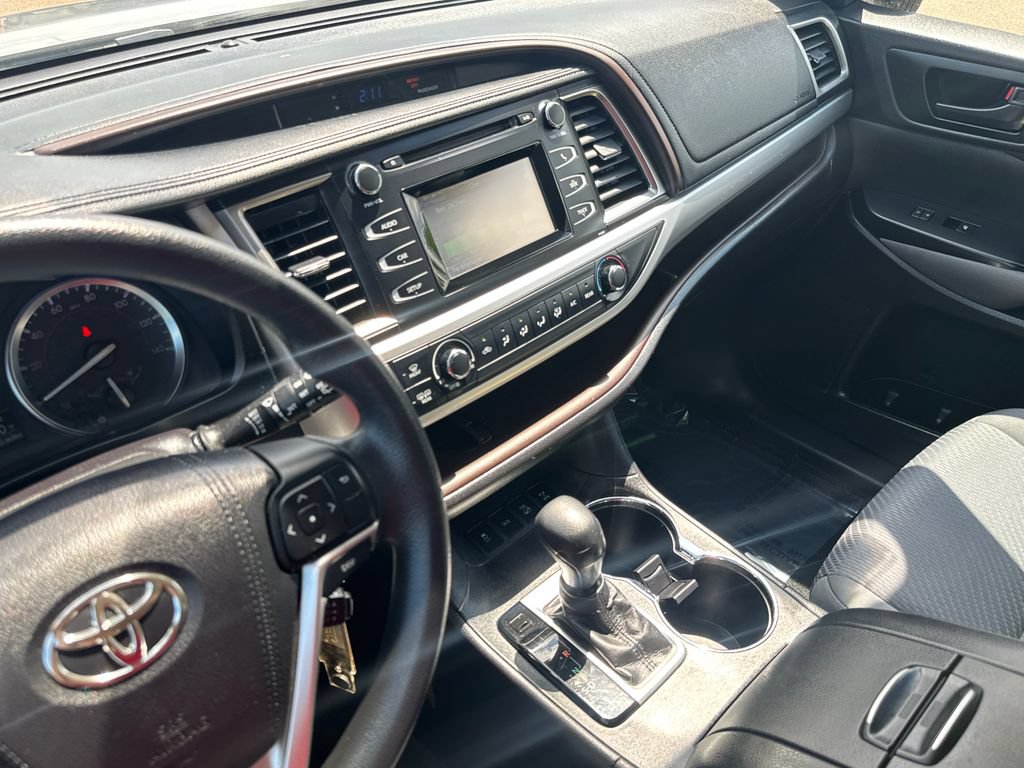 Used 2016 Toyota Highlander LE AWD/4WD image 22