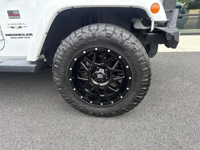 Used 2017 Jeep Wrangler Unlimited Sahara w/ Connectivity Group AWD/4WD image 11