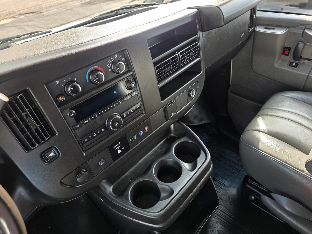 Used 2023 GMC Savana 2500 Extended w/ Driver Convenience Package image 18