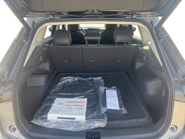 New 2026 Volkswagen Tiguan SE FWD image 12