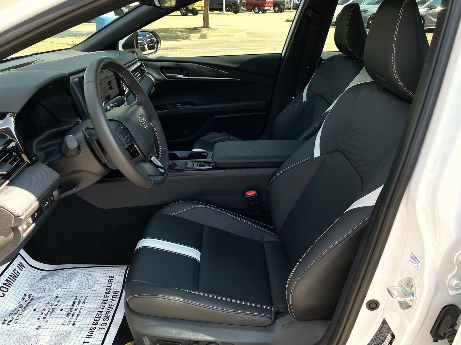 Used 2025 Toyota Camry SE image 10