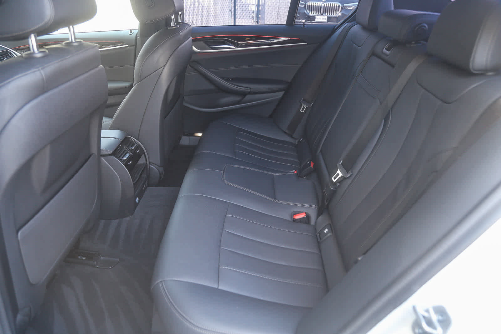 Used 2023 BMW 530e w/ Convenience Package image 15