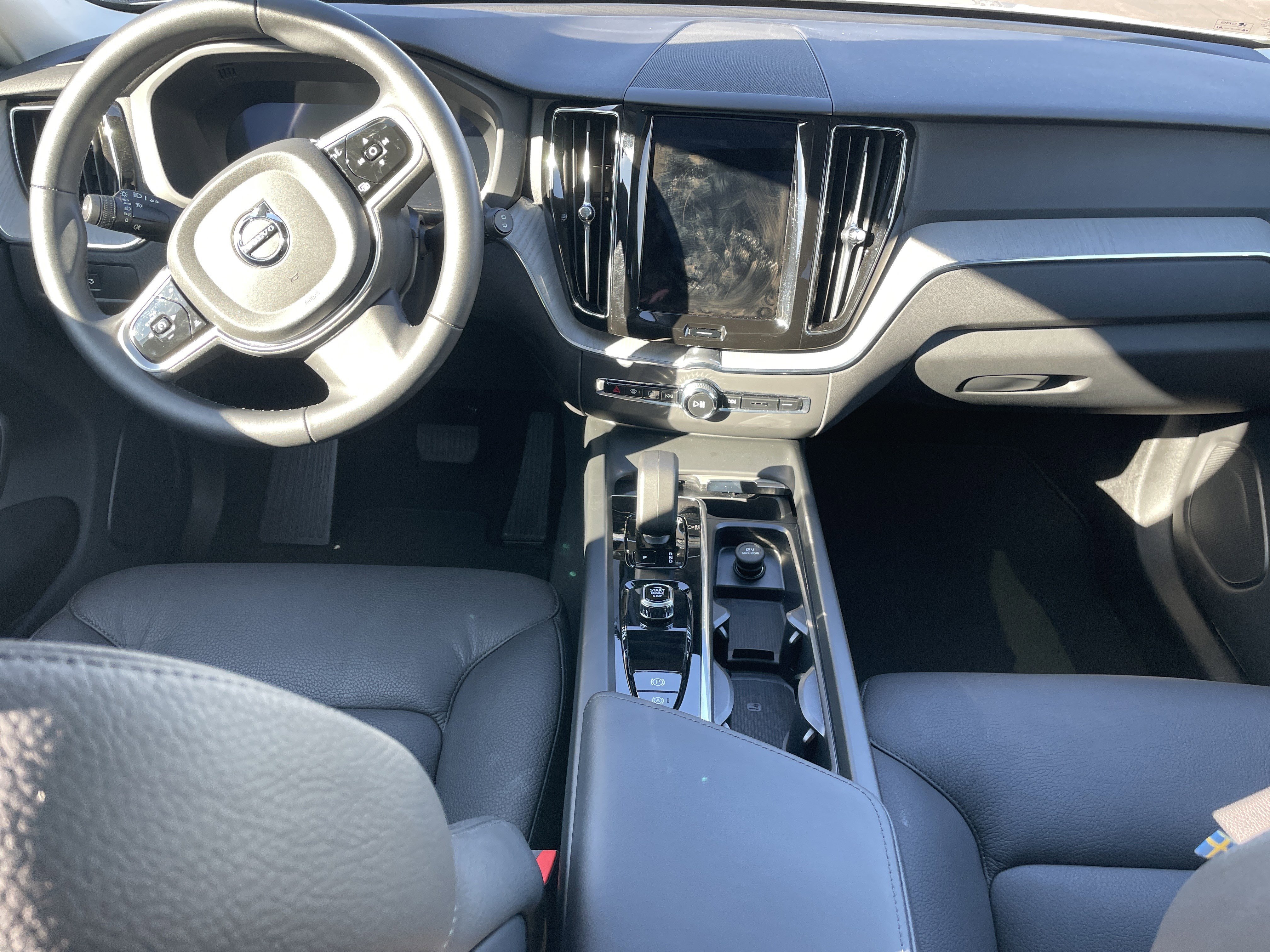 Used 2025 Volvo XC60 B5 Plus image 30