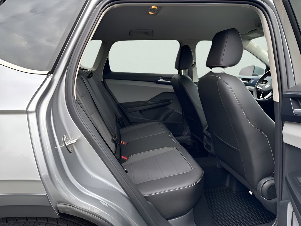 Used 2024 Volkswagen Taos SE image 13