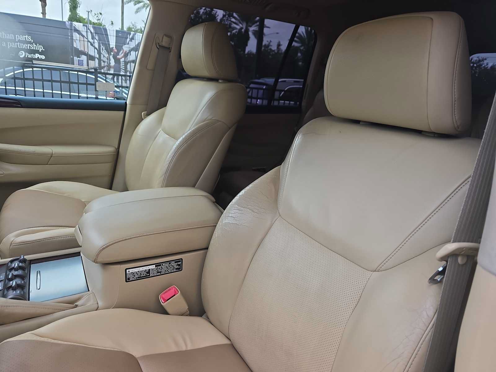 Used 2011 Lexus LX 570 4WD w/ Luxury Pkg image 17