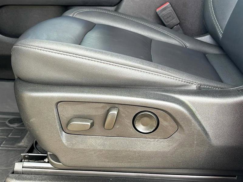 Used 2024 Chevrolet Suburban Z71 w/ Luxury Package image 17