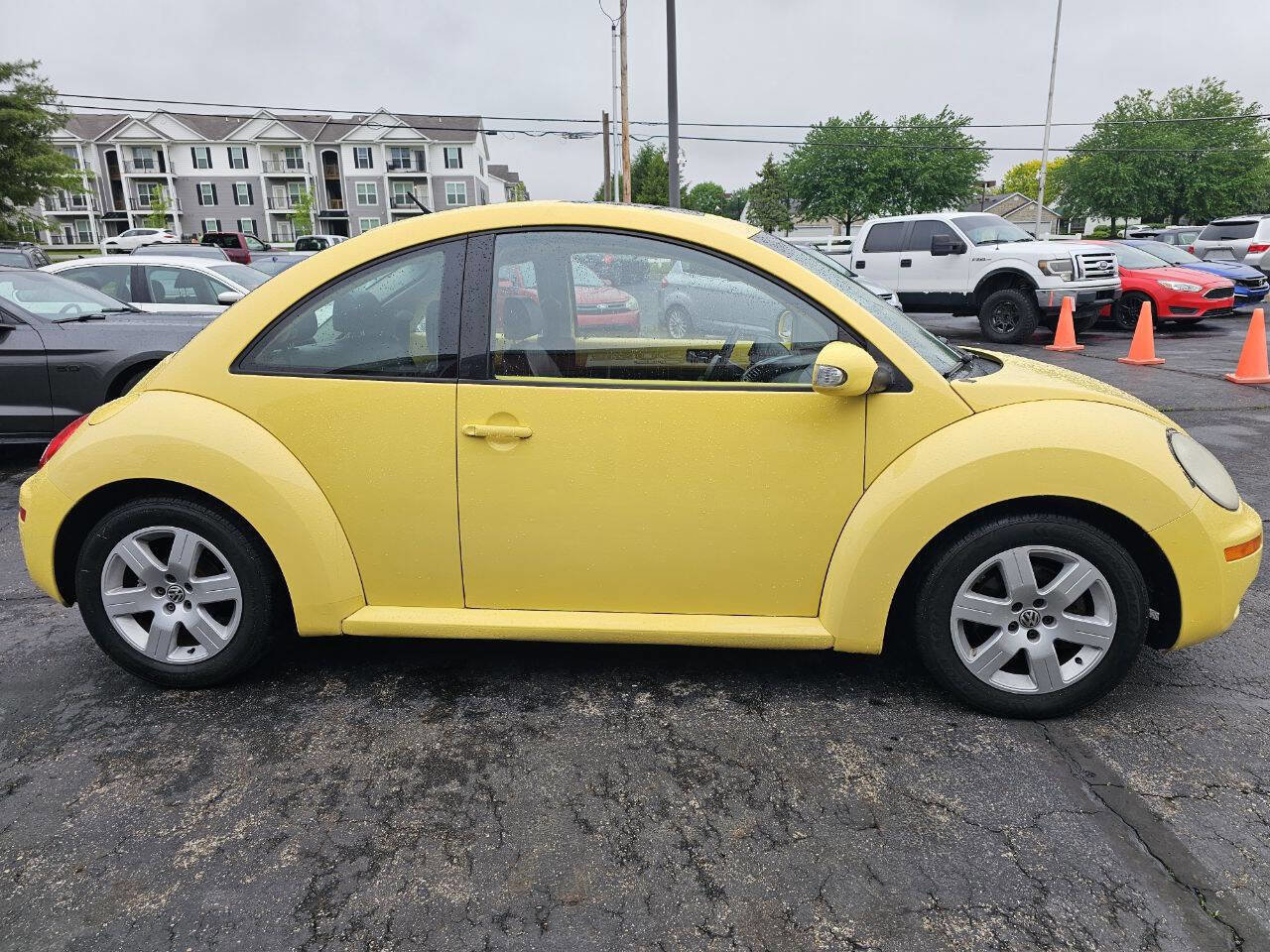 Used 2007 Volkswagen Beetle Coupe w/ Package 1 FWD image 5