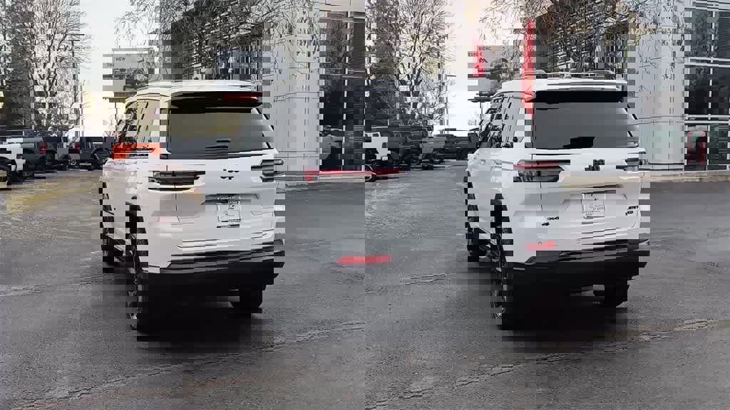 New 2025 Jeep Grand Cherokee L Limited w/ Luxury Tech Group II image 7