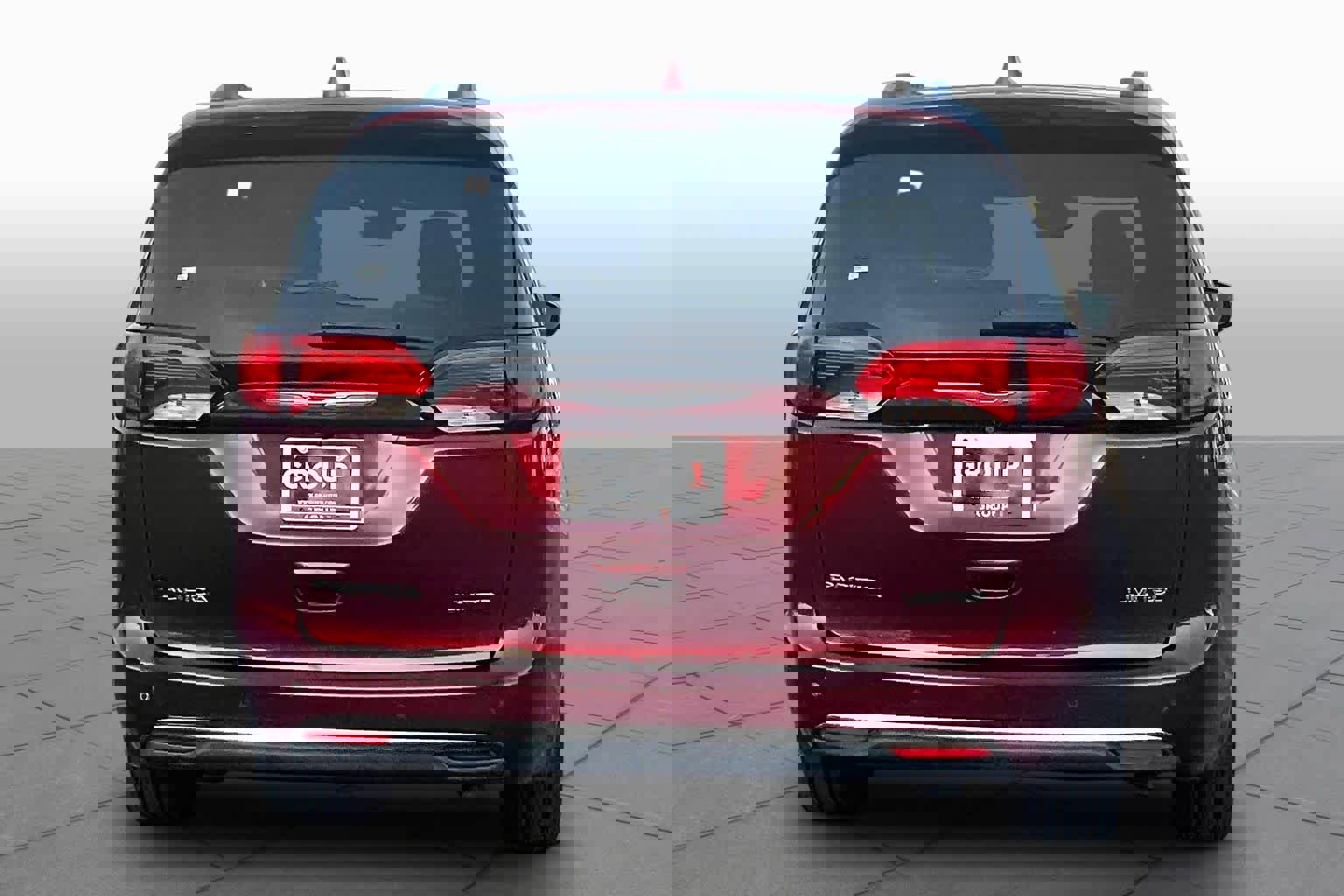 Used 2017 Chrysler Pacifica Limited FWD image 5