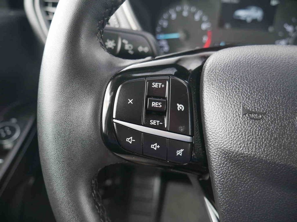 Used 2022 Ford Escape SE w/ SE Sport Appearance Package image 30