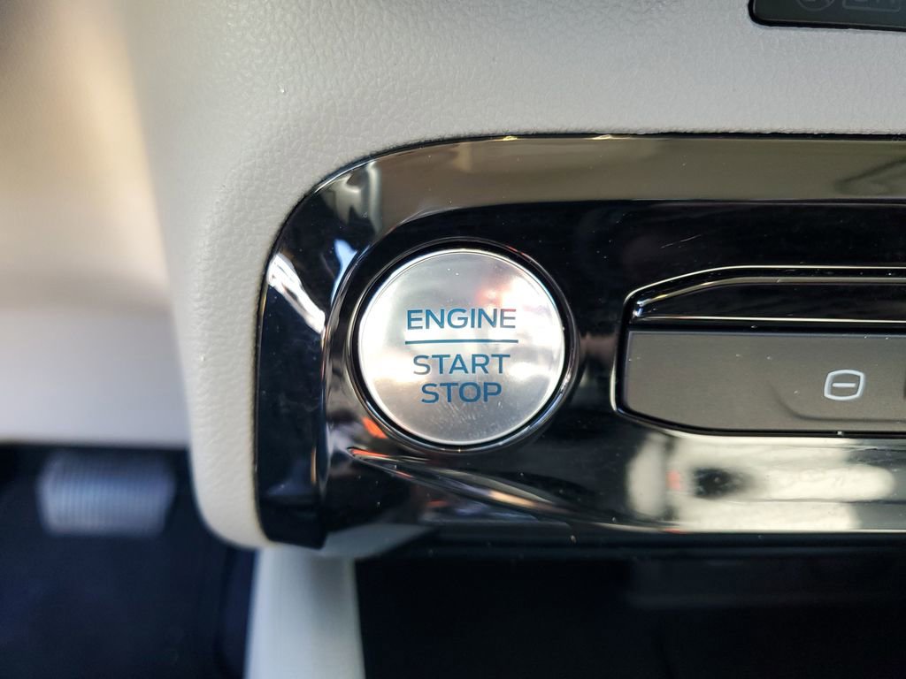 Used 2023 Ford Escape SE image 26