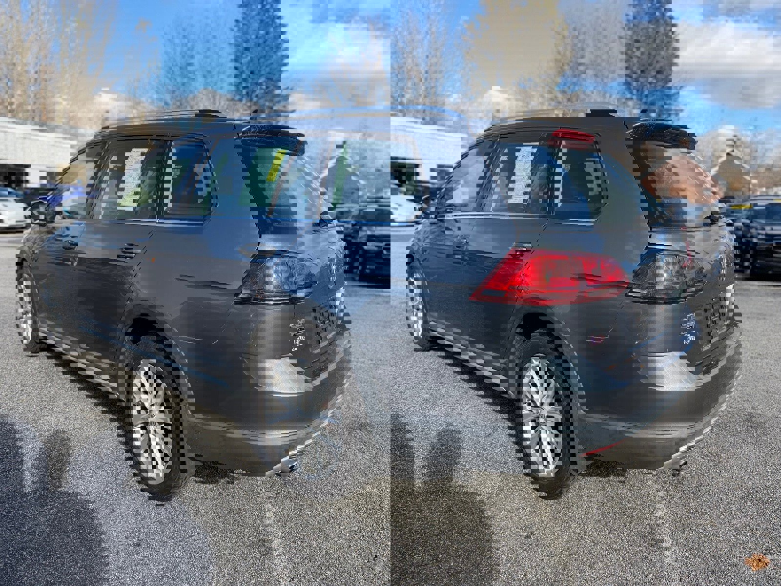 Used 2017 Volkswagen Golf Alltrack S image 7