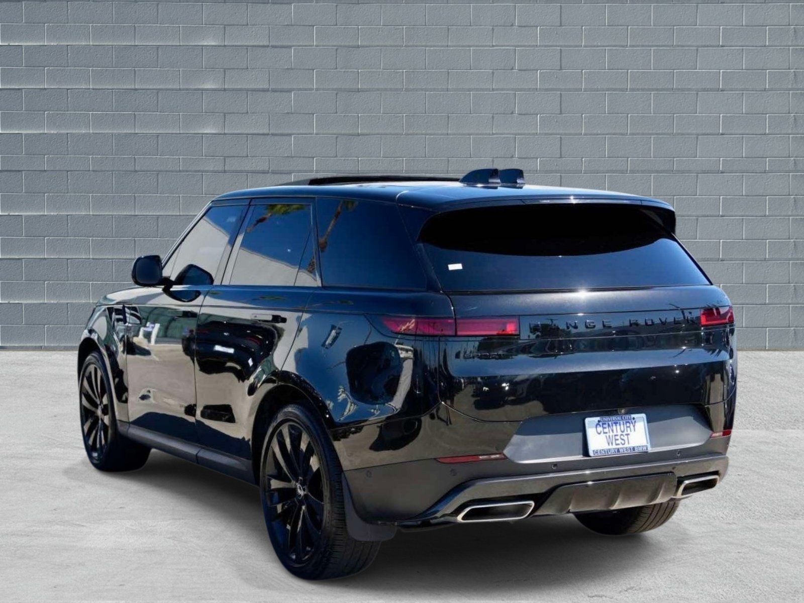 Used 2025 Land Rover Range Rover Sport SE AWD/4WD image 3