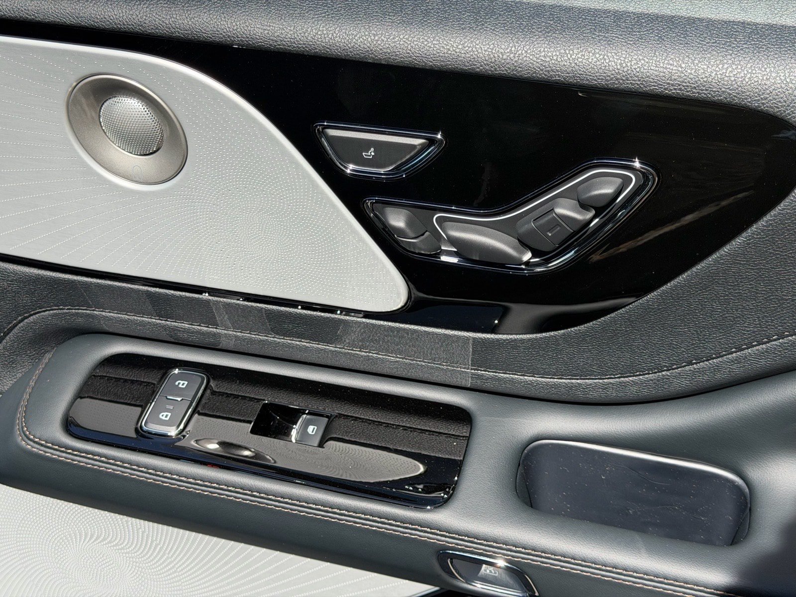 New 2026 Lincoln Aviator Reserve AWD/4WD image 13