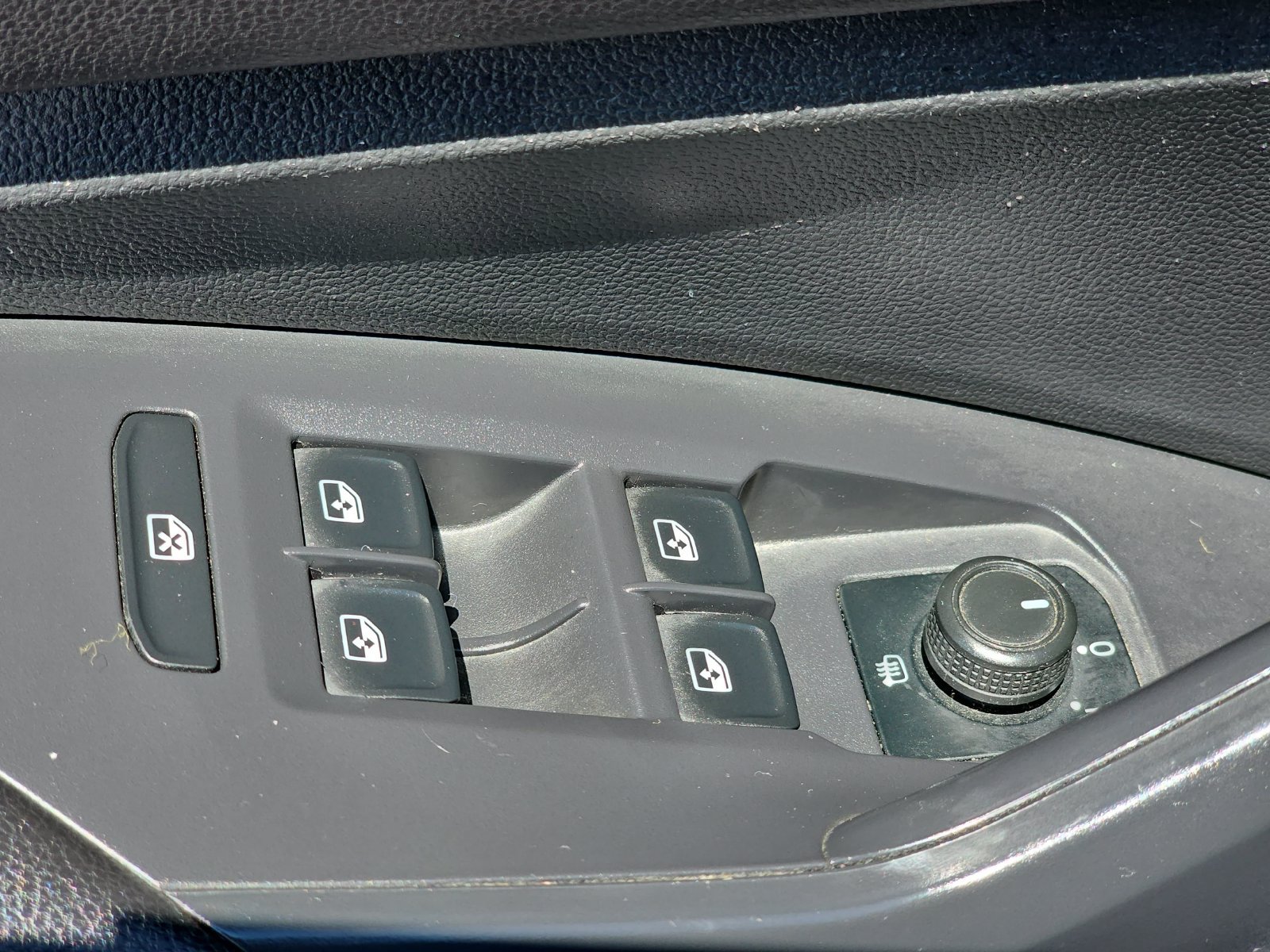 Used 2019 Volkswagen Jetta S w/ Driver Assistance Package FWD image 29