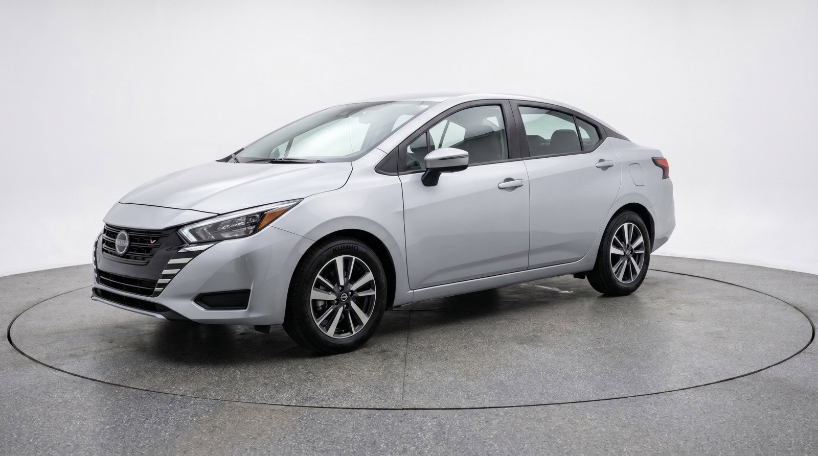 Used 2025 Nissan Versa SV FWD image 3