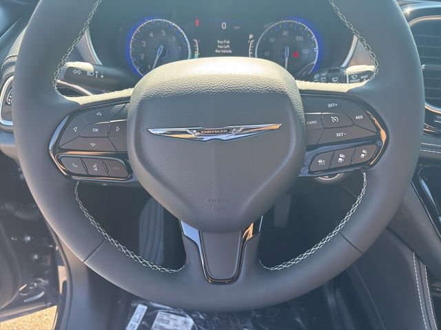 New 2025 Chrysler Pacifica Limited w/ Uconnect Theater Family Group image 12