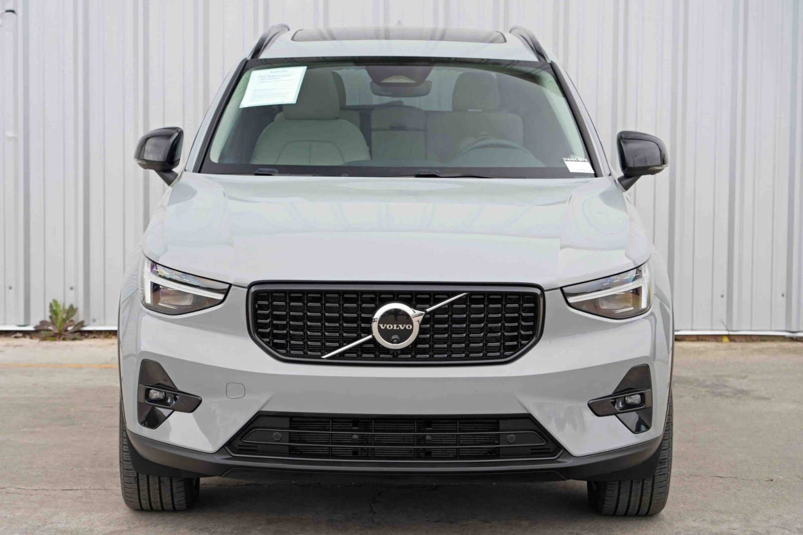 Used 2024 Volvo XC40 B5 Ultimate w/ Protection Package Premier image 50