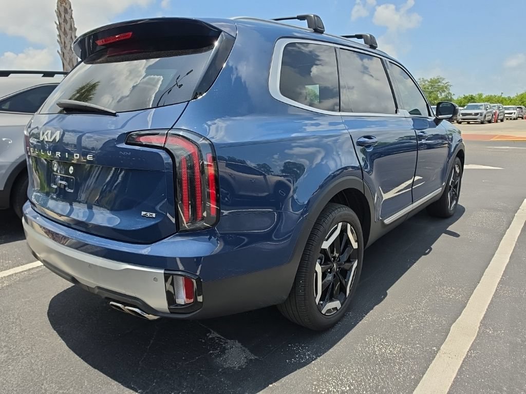 Certified 2024 Kia Telluride EX w/ EX Captain's Chair Package AWD/4WD image 15