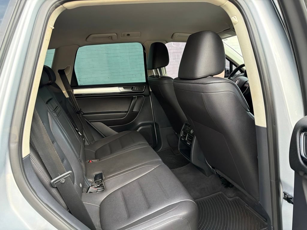 Used 2016 Volkswagen Touareg TDI w/ Technology Pkg AWD/4WD image 10