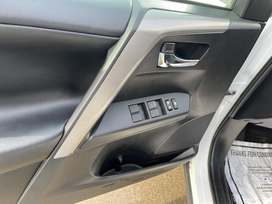 Used 2018 Toyota RAV4 XLE AWD/4WD image 10
