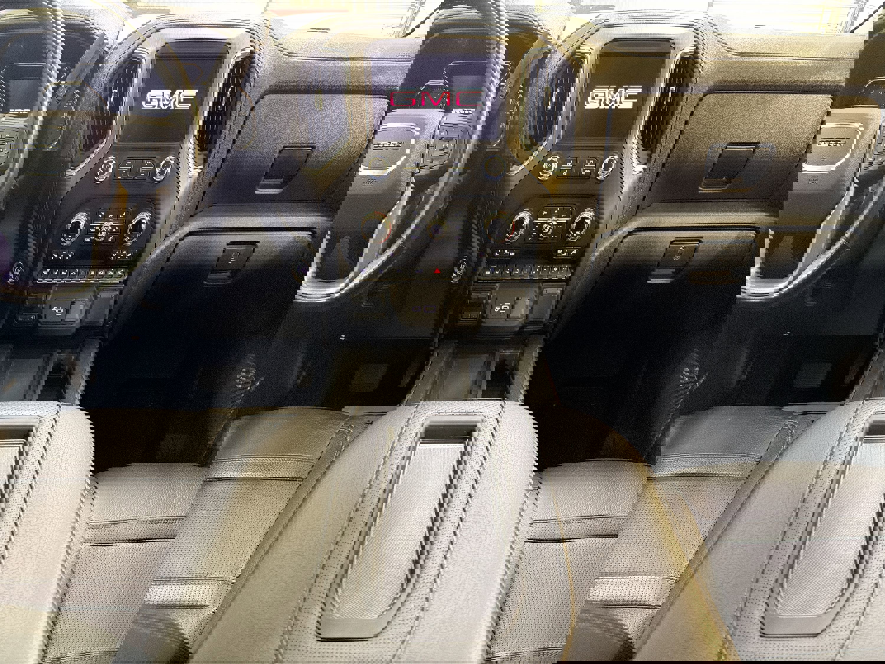 Used 2022 GMC Sierra 2500 Denali w/ Denali Black Diamond Edition image 22