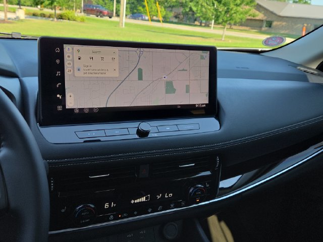 Used 2025 Nissan Rogue SL FWD image 11