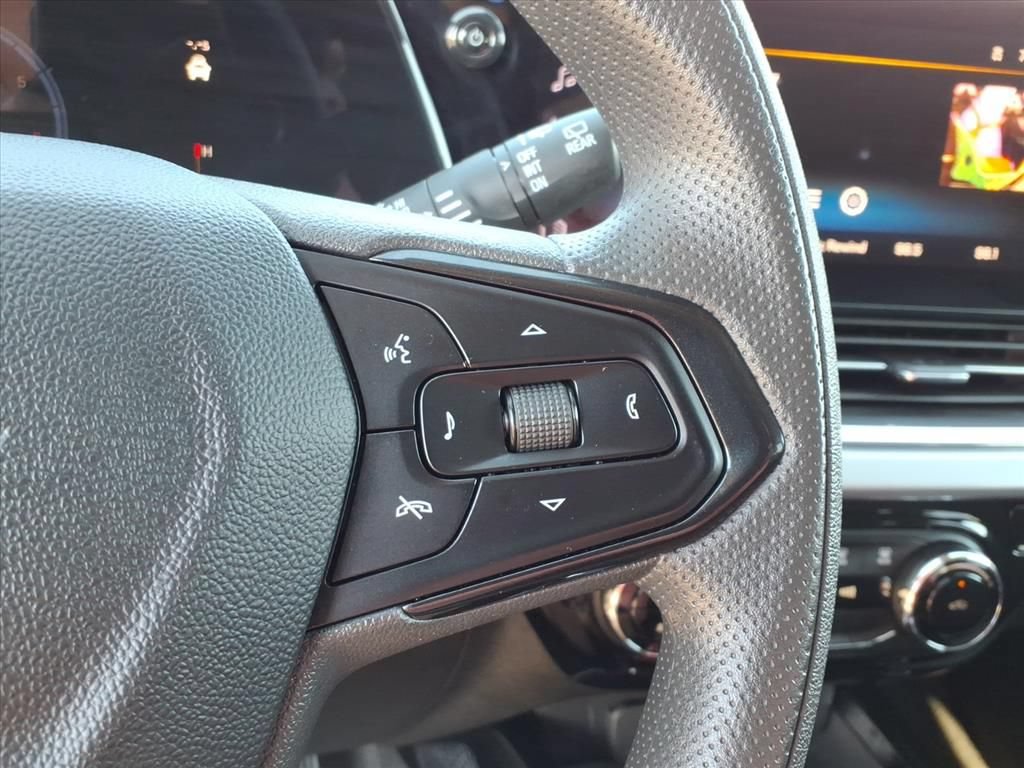 Used 2025 Chevrolet Trax LT FWD image 13