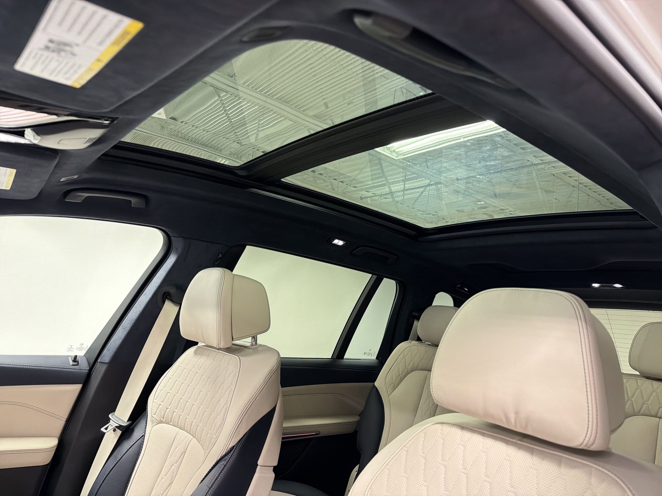 Used 2021 BMW X7 M50i w/ Dynamic Handling Package AWD/4WD image 14