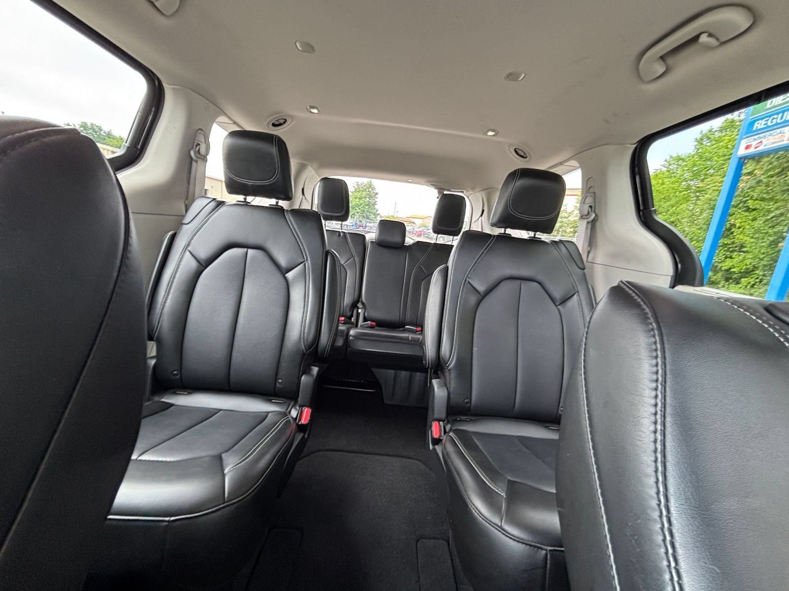 Used 2024 Chrysler Pacifica Touring-L FWD image 42
