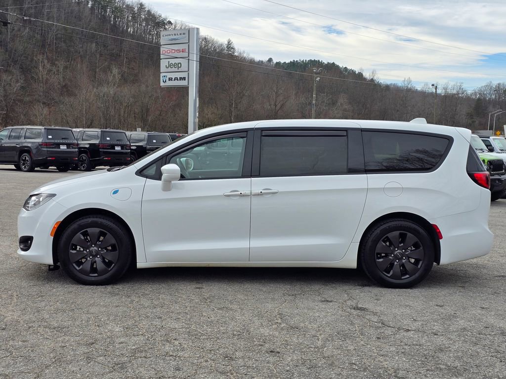 Used 2020 Chrysler Pacifica Touring w/ S Appearance Package image 16