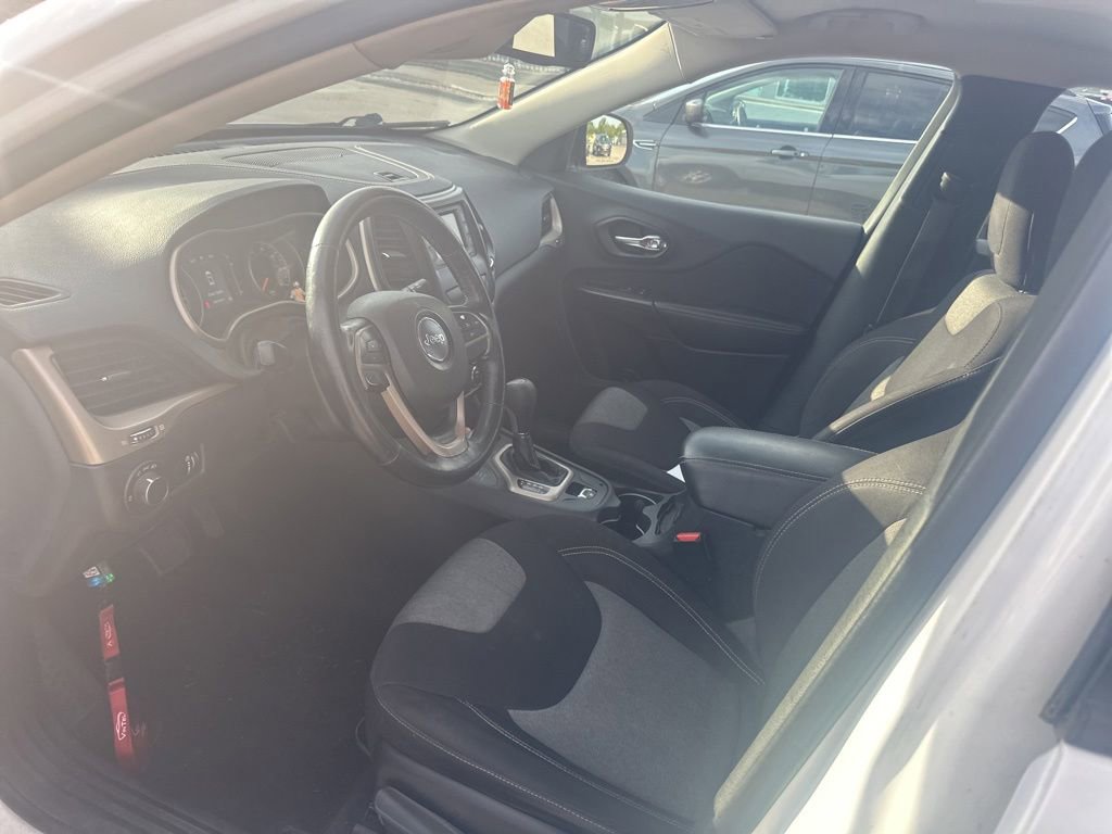 Used 2015 Jeep Cherokee Sport w/ Cold Weather Group AWD/4WD image 6