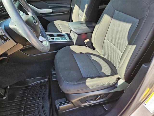 Used 2022 Ford Explorer XLT image 15