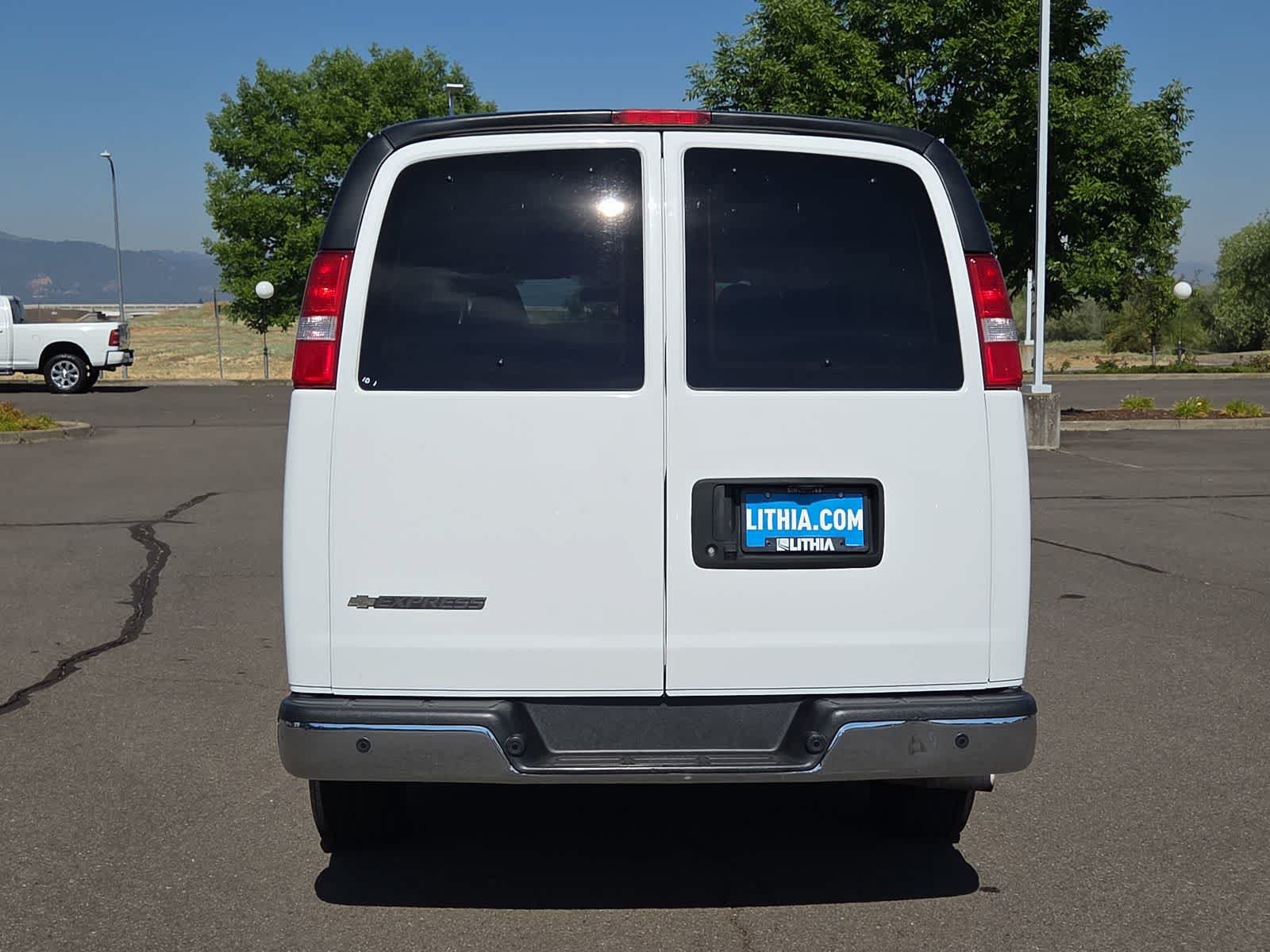 Used 2023 Chevrolet Express 3500 LT w/ LT Preferred Equipment Group RWD image 13